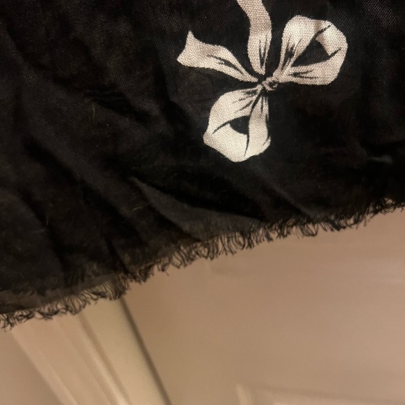 NWT Kate Spade Black White Iconic Bow Print Oblong Scarf - Picture 3 of 10